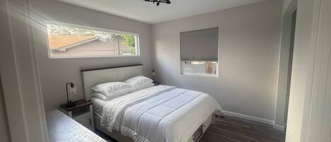 3 bedrooms, desk, iron/ironing board, free WiFi