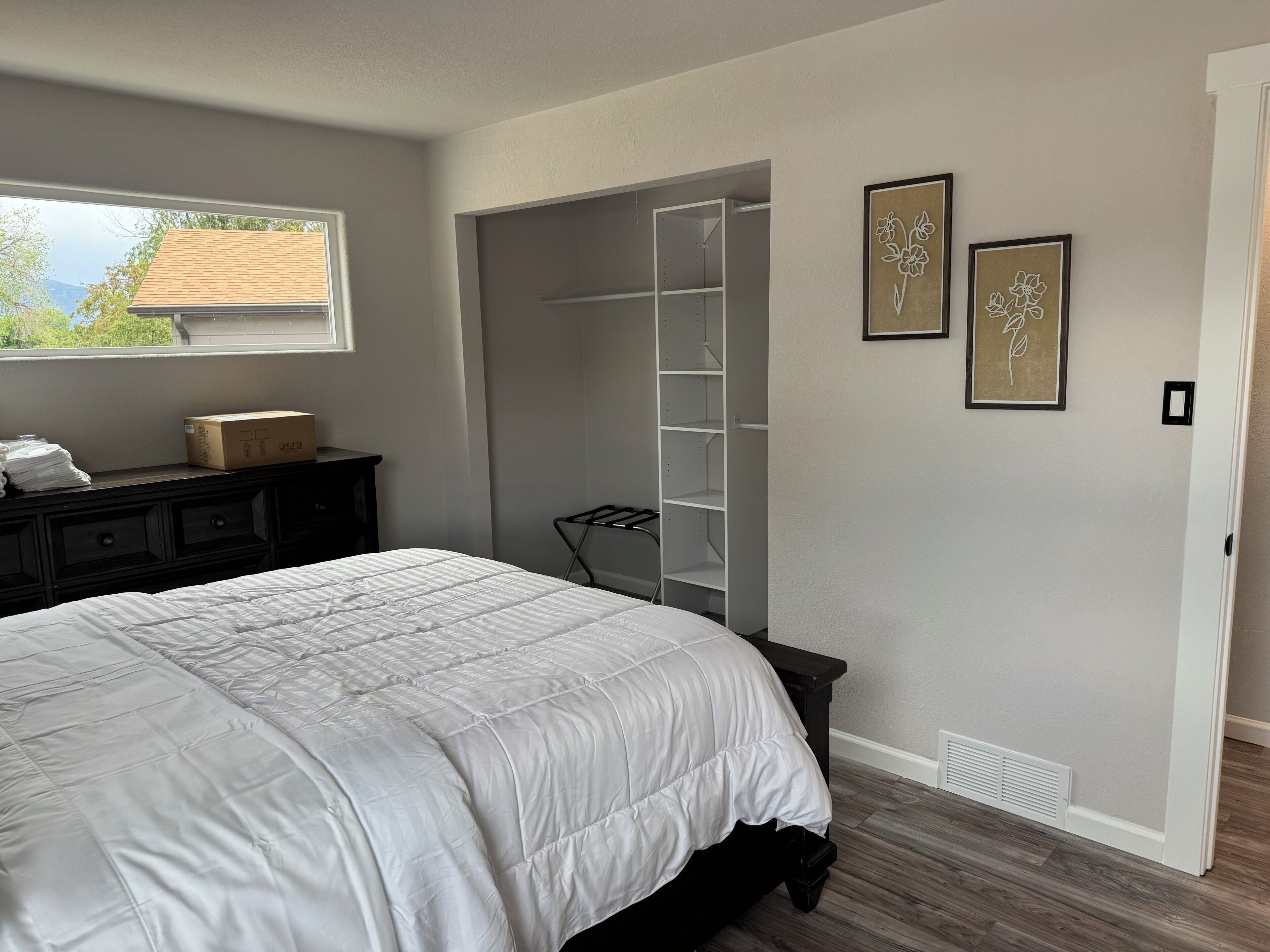 3 habitaciones, escritorio, tabla de planchar con plancha y wifi gratis 