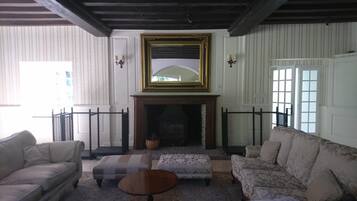 TV connectée, cheminée