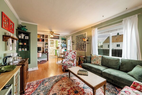 TV, fireplace, offices