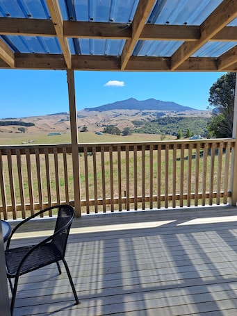 Property grounds. Comfortable studio with stunning mountain & ocean views – Your perfect getaway!