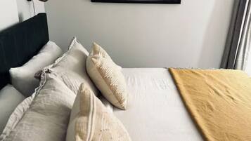 2 bedrooms, desk, iron/ironing board, travel crib