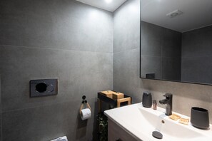 Unclassified image, 3 of 17, button