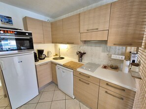 Fridge, oven, dishwasher, toaster