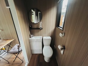 Shower, hair dryer, towels - California Good Day Campground 1 by Tiny Away (加州好日子露營區1) (古坑鄉)