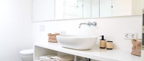 Douche, serviettes fournies