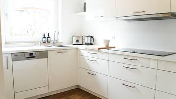 Kühlschrank, Ofen, Herdplatte, Geschirrspüler