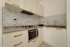 ثلاجة، فرن، محمصة خبز