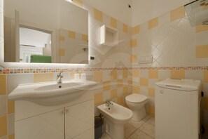 Suihku, hiustenkuivaaja