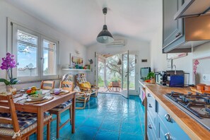 Een koelkast, een oven, een vaatwasser