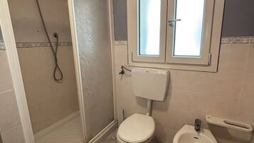 Douche, sèche-cheveux