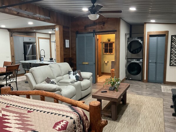 2 bedrooms, iron/ironing board, free WiFi, bed sheets - Rustic and cozy 2 bedroom apartment in charming Lucedale Ms, with WiFi,AC (Lucedale)