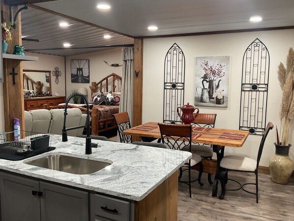 تناول الطعام