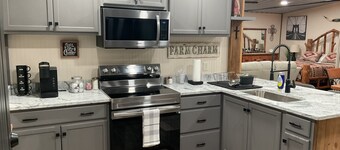 Rustic and cozy 2 bedroom apartment in charming Lucedale Ms, with WiFi,AC