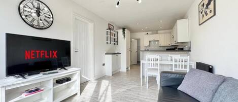 Apartment | Living area | TV