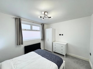 Apartemen | 2 kamar tidur, setrika/meja setrika, Wi-Fi gratis, dan seprai linen
