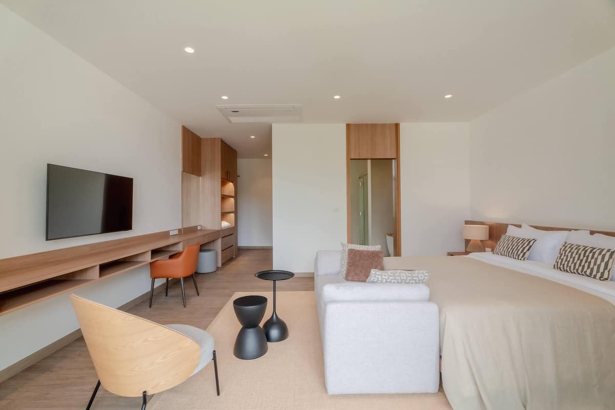 3 bedrooms, desk, iron/ironing board, free WiFi
