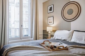 Iron/ironing board, WiFi, bed sheets