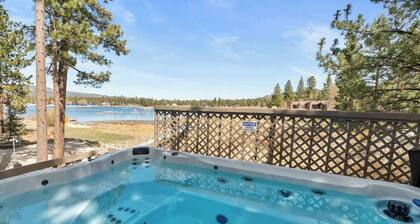 Lakefront Getaway All Decked Out