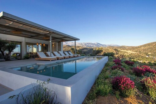 Villa Ninemia - Living Greek