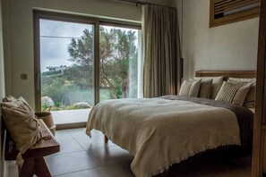 3 bedrooms, iron/ironing board, travel crib, WiFi
