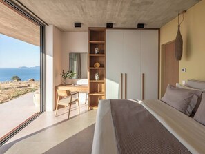 6 bedrooms, iron/ironing board, travel cot, WiFi - Keras Cliff House, Keras Cliff House | Sanctuary Above the Sea (Τοπική Κοινότητα Αγίας Γαλήνης)