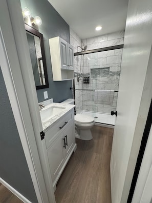 Shower, hair dryer, towels, soap - Fully renovated spacious home! Great neighborhood with plenty of parking! (Perryton)
