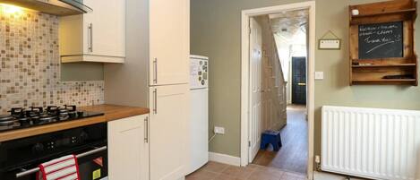 Frigorifero, microonde, piano cottura, tostapane