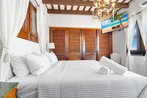 Tabla de planchar con plancha, wifi gratis y ropa de cama