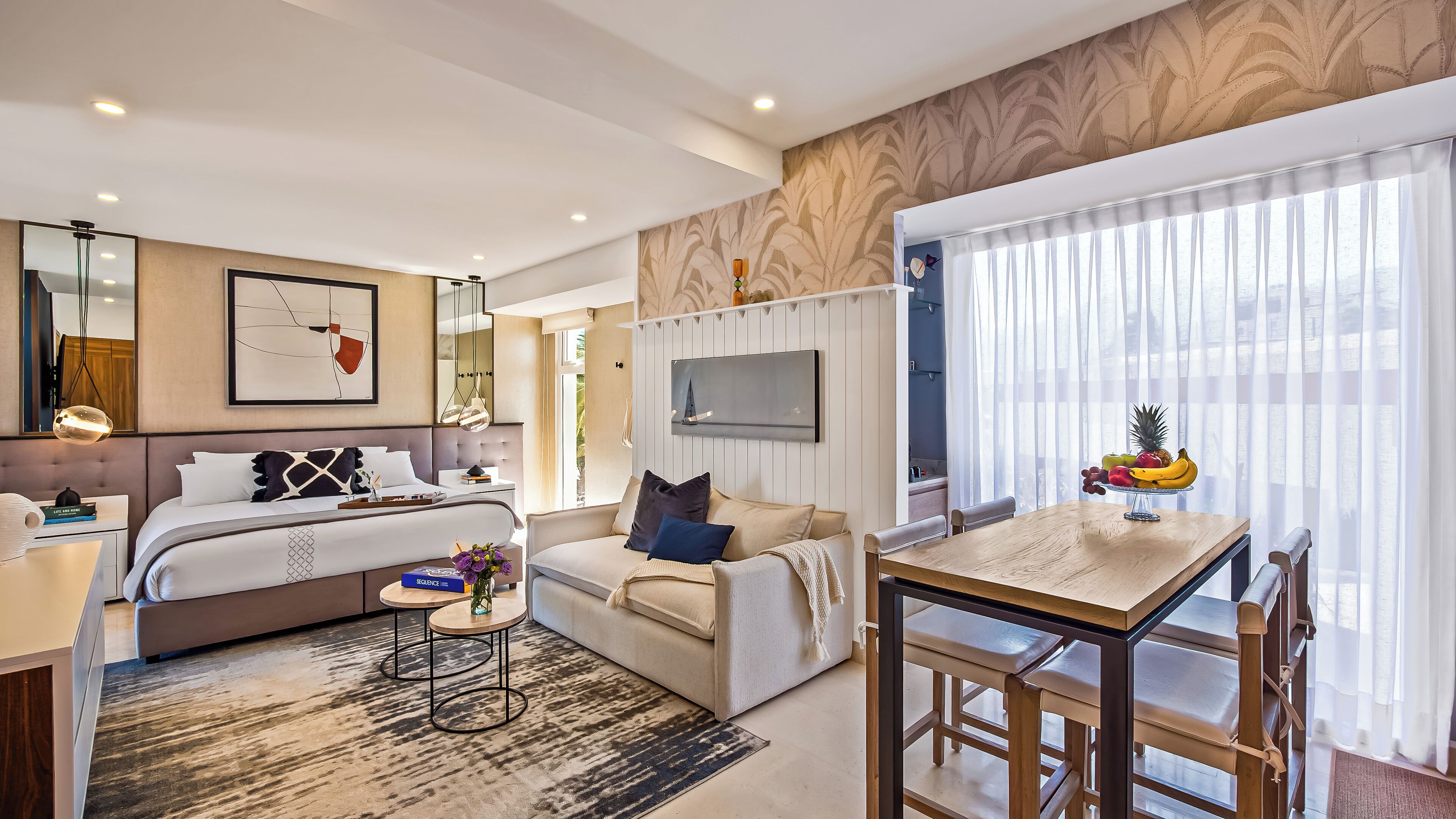 Comfort Condo, 1 Katil Raja (King), Balcony, Sea View | Ruang tamu | 43 inci sebuah televisyen pintar dengan digital, Netflix 