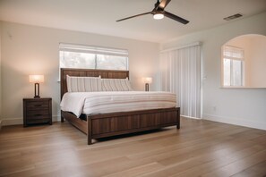 3 habitaciones, escritorio, tabla de planchar con plancha y wifi gratis