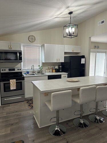 Lovely 3-bedroom house in Richmond downtown