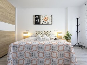 2 bedrooms, iron/ironing board, Internet, bed sheets