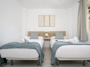 3 bedrooms, iron/ironing board, Internet, bed sheets