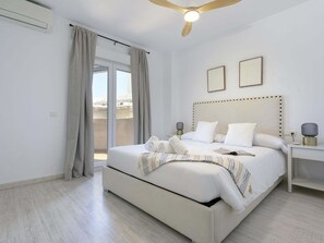 3 bedrooms, iron/ironing board, Internet, bed sheets - Sunstay Costa Lago Cosy Flat III Torremolinos (Torremolinos)