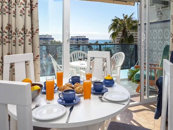 Outdoor dining - Sunstay Torrealmadena Flat II Benalmadena (Benalmádena)