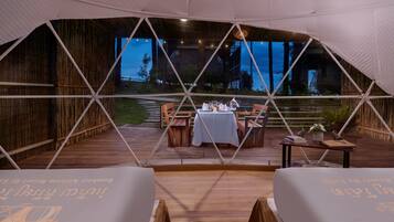 Deluxe Family Room Jungle View | Premium bedding, minibar, in-room safe, desk