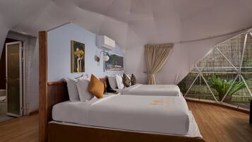 Premium bedding, minibar, in-room safe, desk