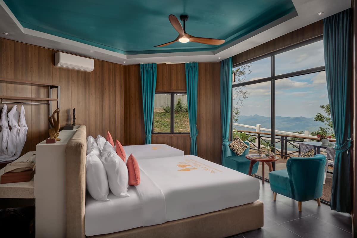 Private Family Villa Mountain View | Premium bedding, minibar, in-room safe, desk