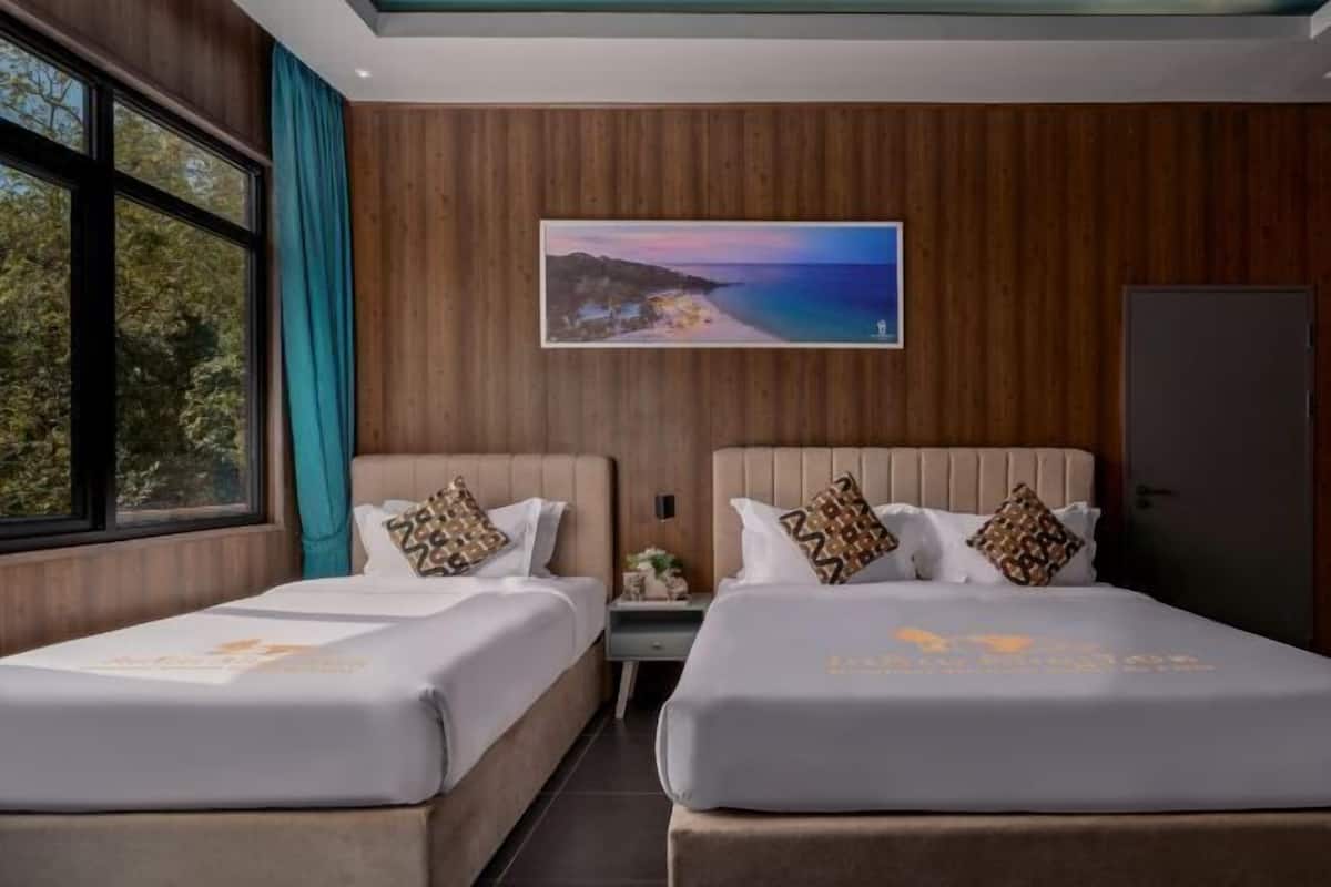 Premium bedding, minibar, in-room safe, desk