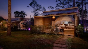 Deluxe Family Room Jungle View | Premium bedding, minibar, in-room safe, desk