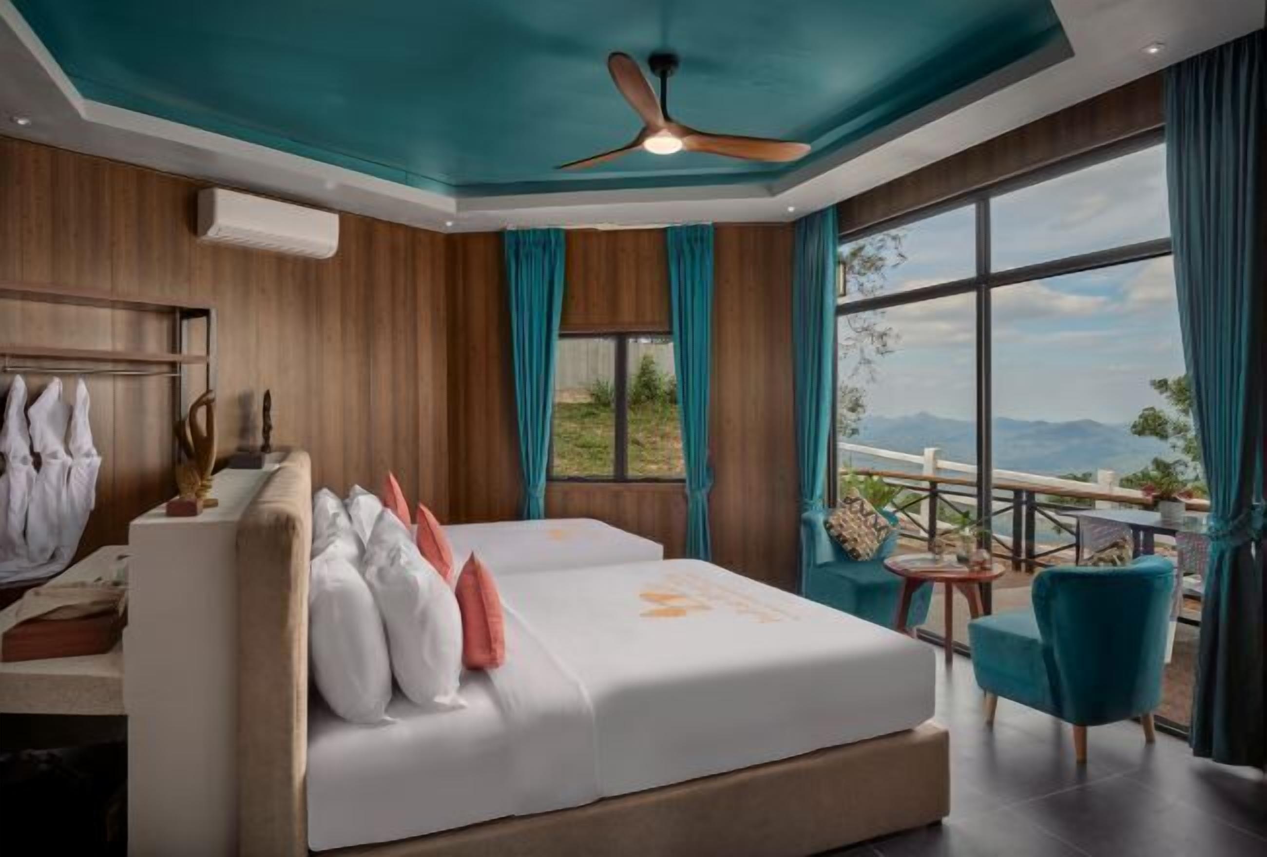 고급 침구, 미니바, 객실 내 금고, 책상