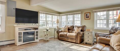 TV, fireplace, DVD player