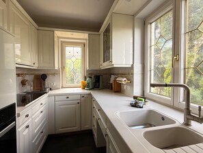 Kühlschrank, Ofen, Herdplatte, Geschirrspüler