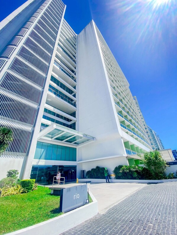 Exterior - Azure Urban Resort Residences Staycation by Solace Peak 1 bedroom with PS4 (Parañaque)