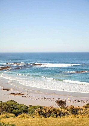 Unclassified image, 2 of 38, button