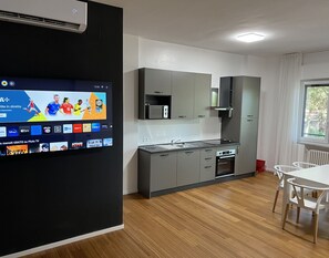 Geladeira, micro-ondas, fogão, cooktop
