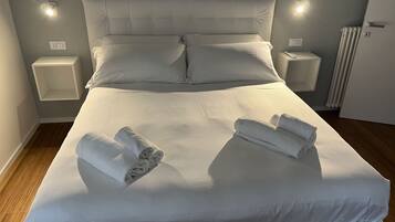 2 habitaciones, tabla de planchar con plancha, internet y ropa de cama