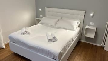 2 bedrooms, iron/ironing board, internet, bed sheets