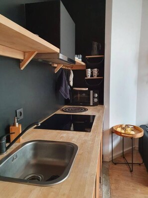 Fridge, microwave, coffee/tea maker, cookware/dishes/utensils - Den Gulden Hooren Antwerp (Antwerpen)